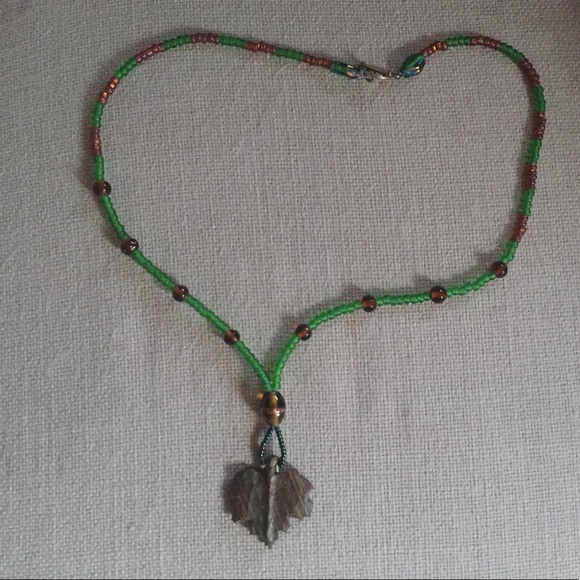 NWOT Boho Hand Carved Leaf Necklace - Picture 1 of 3